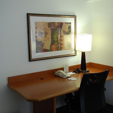 Washington Suites Alexandria Room photo