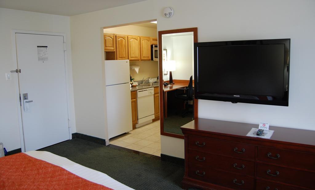 Washington Suites Alexandria Room photo
