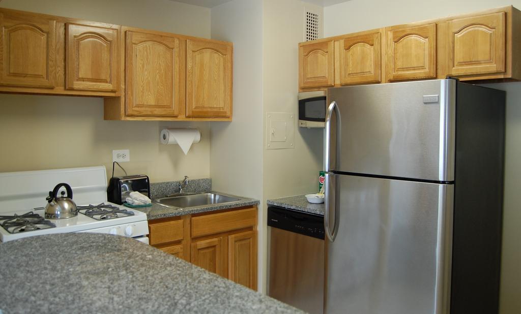 Washington Suites Alexandria Room photo