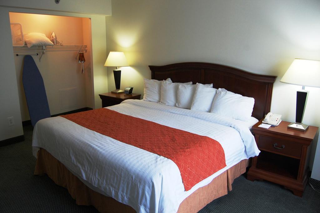 Washington Suites Alexandria Room photo