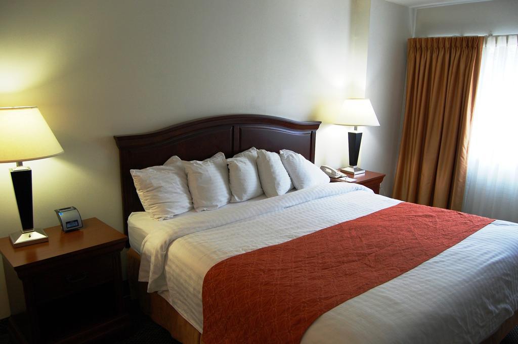 Washington Suites Alexandria Room photo