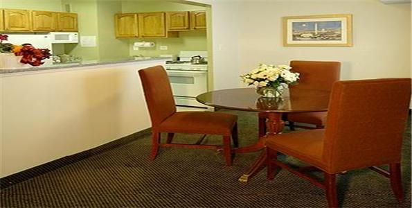 Washington Suites Alexandria Room photo